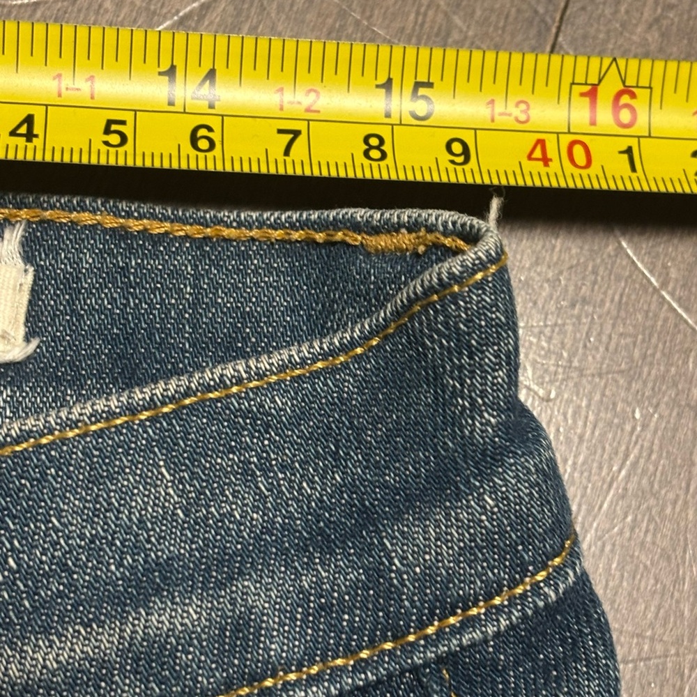 FRAME Le Cutoff Short Women’s Size 28 Denim Shorts Raw Hem Distressed Blue - Picture 3 of 9